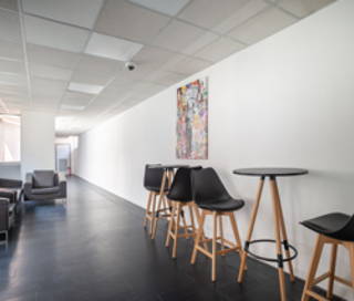 Bureau privé 15 m² 3 postes Coworking Rue Rabelais Montreuil 93100 - photo 2